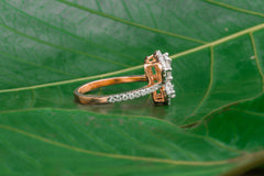 Exquisite Diamond Flower Ring with Marquise Petal Design