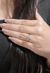 Elegant Gold Solitaire Ring with Round-Cut Diamond