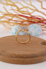 Elegant Gold Solitaire Ring with Round-Cut Diamond