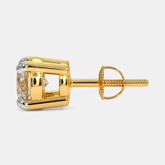 Classic Round Diamond Stud Earrings in Yellow and White Gold – Timeless and Versatile