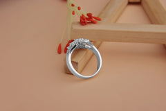 Chic White Gold Ring with Clustered Diamond Grid